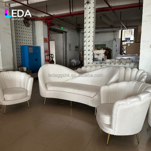 Canapé de mariage moderne en velours blanc ivoire, directement de l'usine LEDA, pour la décoration de scène de mariage et les événements - Product Image 3