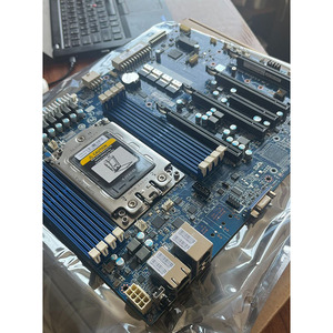 กิกะไบต์ MZ01-CE1 เมนบอร์ดเซิร์ฟเวอร์ซ็อกเก็ตเดี่ยว SP3 AMD 7002 7003 DDR4 ATX เมนบอร์ด - Product Image 3