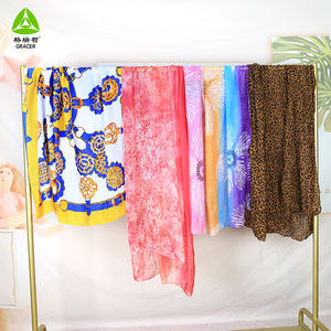 Vêtements d'occasion en gros Écharpes en soie Ukay Ukay Bale Écharpes de printemps pour femmes de seconde main en lot - Product Image 4