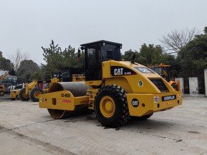 รถบดถนนแบบสั่นสะเทือน CAT CS683E มือสอง ลดราคาพิเศษ เครื่องยนต์ดีเซล Caterpillar แท้ 129 กิโลวัตต์ สำหรับบดอัดดิน - Product Image 3