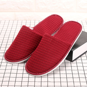 Pantuflas Desechables para Hotel con Logotipo Personalizado Bordado, Diseño <span class=keywords><strong>de</strong></span> Punta Cerrada Tipo Waffle, Color Blanco, para Verano, <span class=keywords><strong>Venta</strong></span> Directa <span class=keywords><strong>de</strong></span> Fábrica - Product Image 2