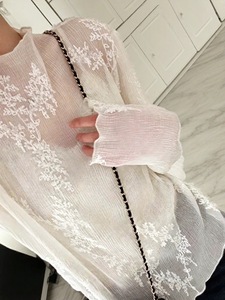<span class=keywords><strong>Chemise</strong></span> à base de <span class=keywords><strong>dentelle</strong></span> ajourée en crochet blanche élégante et mignonne, style coréen pour femmes, printemps, lavable, polyvalente, vêtement d'extérieur - Product Image 4
