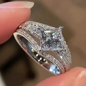 Elegante Anello di Proposta per Matrimonio da Donna, Gioiello Scintillante alla Moda - Product Image 3