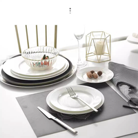 Assiettes plates en porcelaine fine de 6 à 12 pouces, blanches, en céramique, pour la restauration commerciale et l'hôtellerie (vente en gros)