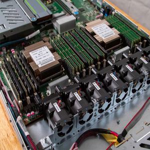 Serveur en rack Inspur NF5180M5 de qualité professionnelle, processeur Xeon Gold 6150, 10 baies 2,5'', 64 Go DDR4, SSD 960 Go, alimentation 1600 W, garantie 3 ans - Product Image 3