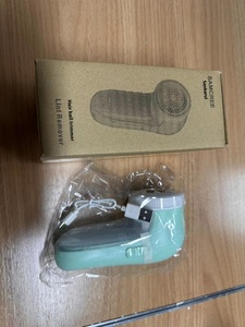 Mini tondeuse à cheveux et coupe-boules portable USB en plastique avec lames en acier inoxydable pour vêtements et pantalons - Product Image 3