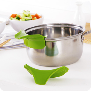 Silicone Liquid Deflector Round Rim Pourer Kitchen Gadget For Cookware Soup Transfer - Product Image 2