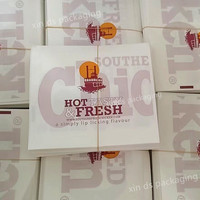 Fast Food Shop Packaging Series Boîte de poulet laminée gaufrée et mate Boîte de hamburger Sac de frites Papier d'emballage à emporter