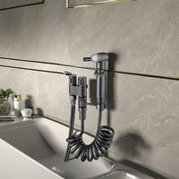 Robinet de toilette mural moderne en acier inoxydable, double fonction, avec vanne d'arrêt triangulaire et buse de surpression pour salle de bain