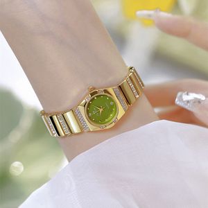 นาฬิกาข้อมือผู้หญิงทรงรีขนาดเล็ก ตัวเรือนโลหะผสมประดับเพชร ระบบควอตซ์ กันน้ำ พร้อมตัวล็อคแบบจิวเวลรี่ รับผลิตตามแบบ OEM ODM - Product Image 3