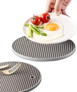 Food grade non slip textured handle silicone <b>oven</b> gloves heavy duty cooking gloves kitchen safety triangle silicone pot <b>rack</b> - Product Image 3