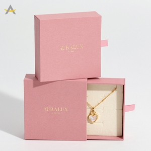 Scatola Portagioie Auralux in Cartoncino Rosa con Cassetto Scorrevole e Logo Personalizzato per Orecchini, Anelli e Collane - Product Image 3