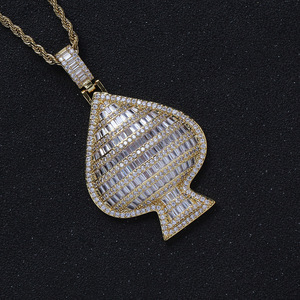 Grand pendentif cœur de pique, accessoires hip-hop, zircon en cuivre, chaîne avec pendentif cœur de pique tridimensionnel. - Product Image 4