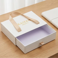 Boîte à tiroirs en papier blanc de luxe personnalisée avec poignée en ruban et estampage à chaud doré
