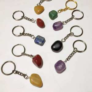 Venta al por mayor recién llegado artesanías naturales piedras curativas cristal pulido piedra caída llavero amor para la venta - Product Image 4