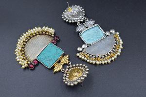 Pendientes de joyería india de doble tono dorado de diseño único, pendientes Jhumka para mujer - Product Image 4