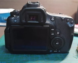 Appareil photo <span class=keywords><strong>reflex</strong></span> numérique EOS 60D d'occasion (90 % neuf) <span class=keywords><strong>avec</strong></span> objectif 18-55 mm, capteur CMOS et carte SD - Product Image 1