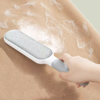 Rouleau anti-poils auto-nettoyant PP avec manche extensible, brosse réutilisable pour vêtements, canapé et tapis