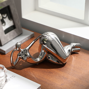 Flolenco Surrealistische Art Deco Bruiloft Bureaudecoratie Zilverkleurig Keramiek Abstracte Sculptuur Liggende Voluptueuze Figuur Elegante Persoon - Product Image 1