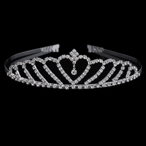 Hafif Lüks Rhinestone Kafa <span class=keywords><strong>Band</strong></span>ı Kalp şeklinde Elmas Taç Saç <span class=keywords><strong>Band</strong></span>ı Gümüş Renk Alaşım El <span class=keywords><strong>Band</strong></span>ı Düğün/Doğum Günü için - Product Image 3
