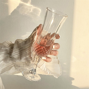 Vintage calici a calice <span class=keywords><strong>Retro</strong></span> goffrato <span class=keywords><strong>Set</strong></span> di bicchieri da vino trasparente per succo di Gin Cocktail drink Champagne - Product Image 4