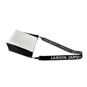 กระเป๋าโท้ททรงถังหนัง PU แบบพกพา สไตล์อังกฤษ กันน้ำ ลายการ์ตูน ตกแต่งตัวอักษร  แบบสั่งทำได้ สองด้าน - Product Image 4