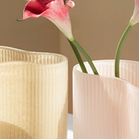 Künstlerische Akkordeon-förmige Gestreifte Glasvase, Minimalistisches Nordisches Luxus-Ornament, Gefäß für Wohnzimmer- und Schlafzimmerdekoration