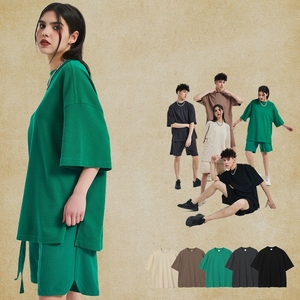 Conjunto de Camiseta y Pantalones Cortos de Estilo Casual, 100% Algodón, Tejido de Punto Waffle, Ajuste Holgado, 200 Gramos de Peso de Tela, Transpirable, con Serigrafía - Product Image 5