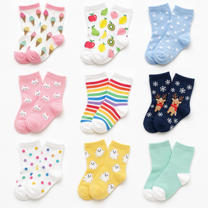 Lot de chaussettes pour enfants en liquidation, styles variés et aléatoires, vente en gros, surplus de stock, assortiment de chaussettes pour enfants, unisexe, garçons, filles - Product Image 3