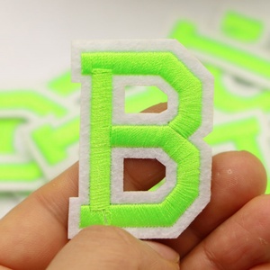Patchs de lettres brodés 3D A-Z vert fluorescent pour vêtements, thermocollants pour T-shirt - Product Image 4