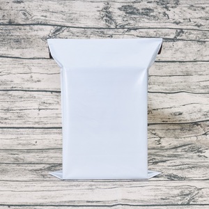 Bolsas <span class=keywords><strong>de</strong></span> Envío Autoadhesivas Blancas Gruesas Personalizadas en Rollo, Embalaje <span class=keywords><strong>de</strong></span> Paquetes Vintage, Bolsas <span class=keywords><strong>de</strong></span> Polietileno Resistentes, Impermeables, para Envíos Express - Product Image 3