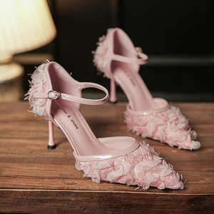 Escarpins à bout pointu pour femme Y25966 avec embellissement floral, bride à la cheville, talon aiguille, chaussures D'Orsay tendance - Product Image 1