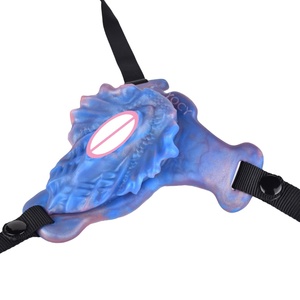 YOCY Giocattolo Sessuale Indossabile a Triangolo con Foro per Pene, in Silicone, per Stimolazione Clitoridea e Giochi di Coppia a Letto - Product Image 2
