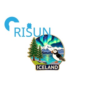Aimant de réfrigérateur et badge de revers personnalisés en émail holographique, motif Aurores boréales du Nord (Alaska, Islande, Finlande), souvenir de voyage - Product Image 3