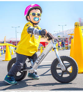 Casque de vélo monopièce en fibre de carbone, nouveau casque de sécurité pour le skateboard et le roller, casque de cyclisme pour enfants - Product Image 4