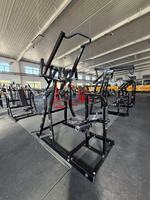 Appareil de musculation Iso-Latéral à poulie supérieure à charge par disques pour l'exercice des poulies avant et arrière, idéal pour la musculation des bras, du torse et du dos
