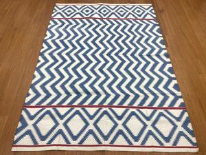 Tapis en coton tissé à la main antidérapant, motif zigzag bleu audacieux, panneaux à bords en losanges, rayures rouges accentuées, poils courts, décoration moderne pour la maison, tapis de prière - Product Image 2