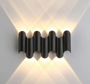 Lampada da parete moderna nera impermeabile regolabile Led su e giù acrilico lampada da parete per l'illuminazione esterna - Product Image 4