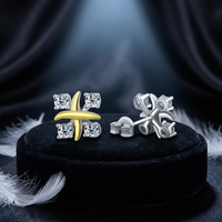 Boucles d'oreilles en argent S925 avec croix en moissanite assortie aux couleurs pour femmes, boucles d'oreilles clous en moissanite à quatre diamants de luxe léger pour femmes
