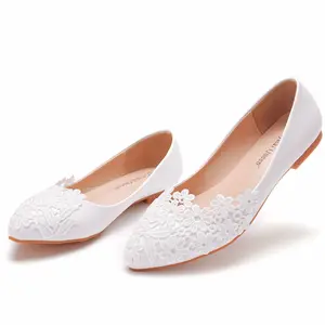 Desain baru Slip on kecantikan nyaman ujung bulat sepatu pernikahan gaya jalan datar putih untuk pengantin wanita