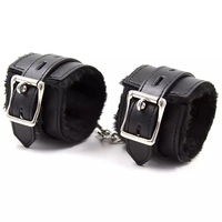 Menottes en peluche colorées de haute qualité Bandage de contraintes exotiques Menottes en cuir PU sexy pour les couples