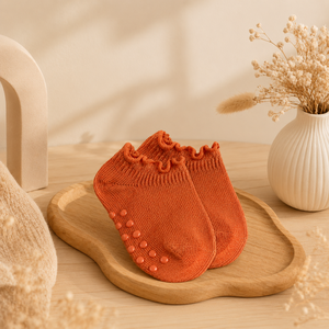 Chaussettes souples en tissu papaye, confortables, respirantes, offrant un ajustement sûr et une durabilité longue durée pour les enfants de 7 à 8 ans. - Product Image 1