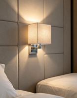 Lampe murale minimaliste moderne avec abat-jour en lin, cadre argenté mat, éclairage d'ambiance polyvalent pour salon, chambre, hôtel et bureau