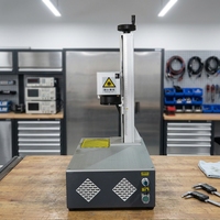 Machine de marquage laser à fibre portable pour plaques signalétiques, codes QR et numéros de série