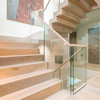 Support technique disponible – Escalier droit intérieur en acier zig-zag avec marches en bois et monte-escalier ouvert