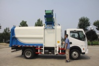 Fonctionnalité d'auto-déchargement de camion à ordures diesel manuel 4x2 personnalisable pour le service d'OEM de moteur de pompe à moteur de noyau de gestion des déchets