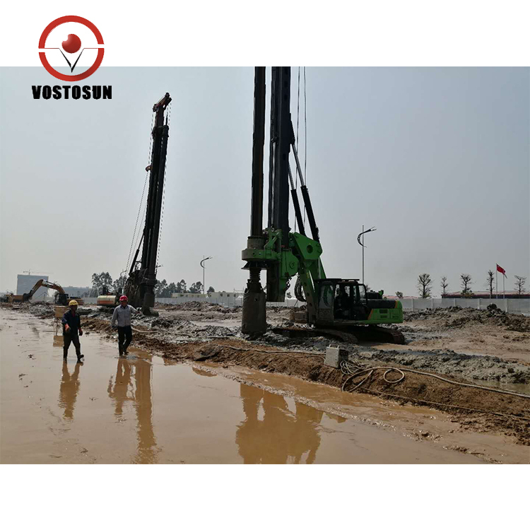 Chine Un An De Garantie de Forage Rotatif de Puits D'eau Construction Foreuse Rotative À Chat Châssis À Vendre