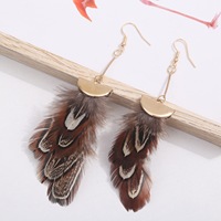 Boucles d'oreilles pendantes longues bohèmes vintage luxueuses faites à la main en plumes de faisan teintes par des indigènes pour femmes