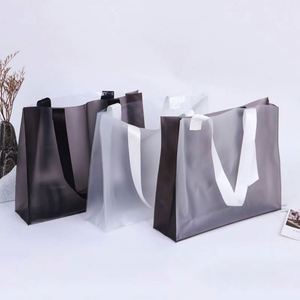 Sac fourre-tout en PVC givré translucide de haute qualité pour magasin de vêtements - Product Image 6