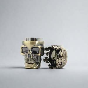 Broyeur à herbes en gros d'usine 45*75 mm 3 pièces Broyeur amusant en métal en forme de couronne pour fumer du tabac et des herbes - Product Image 3